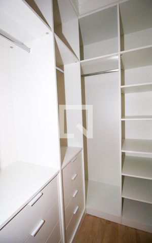 Casa à venda com 450m², 4 quartos e 4 vagasCloset da suíte 3
