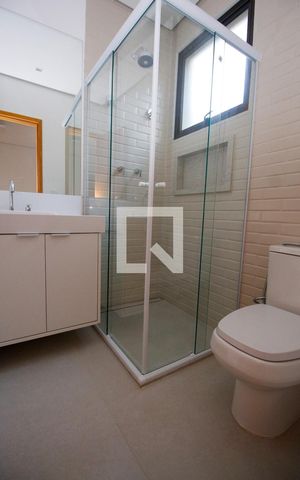 Casa à venda com 450m², 4 quartos e 4 vagasBanheiro da Suíte 1