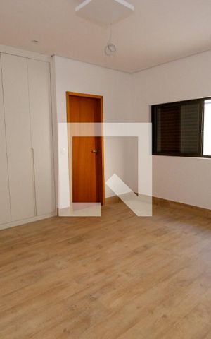 Casa à venda com 450m², 4 quartos e 4 vagasSuíte 4