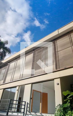 Casa à venda com 450m², 4 quartos e 4 vagasFachada
