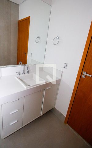 Casa à venda com 450m², 4 quartos e 4 vagasBanheiro da Suíte 4