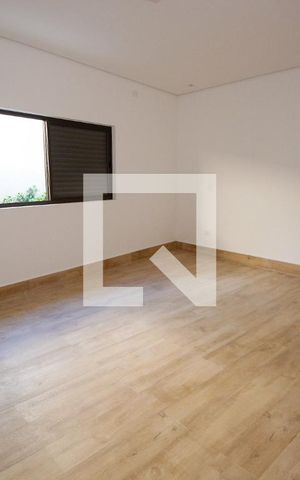 Casa à venda com 450m², 4 quartos e 4 vagasSuíte 2