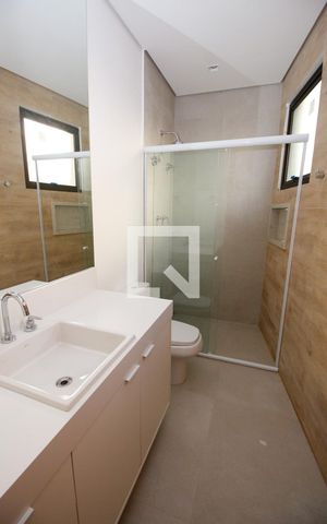 Casa à venda com 450m², 4 quartos e 4 vagasBanheiro da Suíte 2