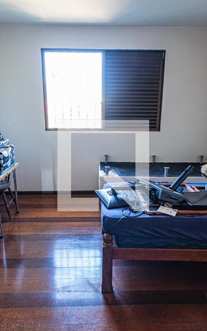 Casa à venda com 348m², 4 quartos e 10 vagas Casa à venda com 348m², 4 quartos e 10 vagasQuarto 3
