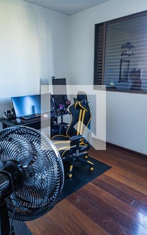 Casa à venda com 348m², 4 quartos e 10 vagas Casa à venda com 348m², 4 quartos e 10 vagasQuarto 4