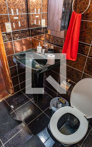Casa à venda com 348m², 4 quartos e 10 vagas Casa à venda com 348m², 4 quartos e 10 vagasBanheiro