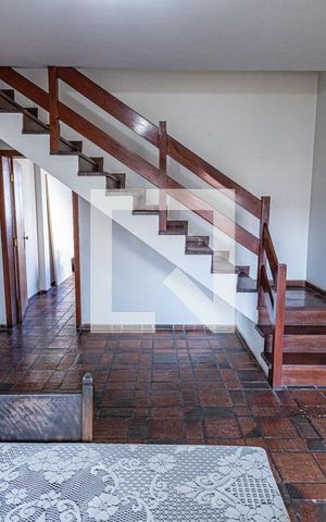 Casa à venda com 348m², 4 quartos e 10 vagas Casa à venda com 348m², 4 quartos e 10 vagasSala