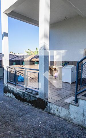 Casa à venda com 348m², 4 quartos e 10 vagas Casa à venda com 348m², 4 quartos e 10 vagasQuintal