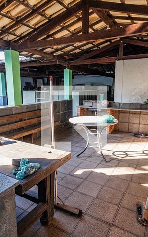 Casa à venda com 348m², 4 quartos e 10 vagas Casa à venda com 348m², 4 quartos e 10 vagasEspaço Gourmet