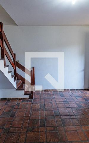 Casa à venda com 348m², 4 quartos e 10 vagas Casa à venda com 348m², 4 quartos e 10 vagasSala