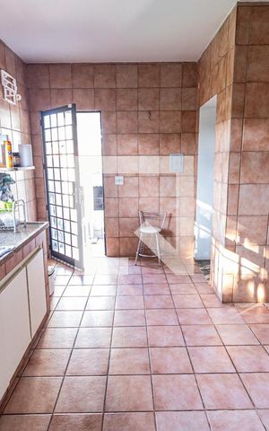 Casa à venda com 348m², 4 quartos e 10 vagas Casa à venda com 348m², 4 quartos e 10 vagasCozinha