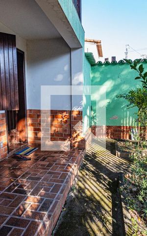 Casa à venda com 348m², 4 quartos e 10 vagas Casa à venda com 348m², 4 quartos e 10 vagasVaranda