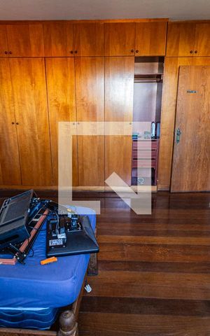 Casa à venda com 348m², 4 quartos e 10 vagas Casa à venda com 348m², 4 quartos e 10 vagasQuarto 3