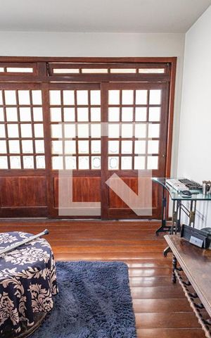 Casa à venda com 348m², 4 quartos e 10 vagas Casa à venda com 348m², 4 quartos e 10 vagasSala 2º andar