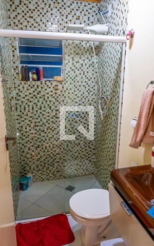 Casa à venda com 200m², 2 quartos e 2 vagas Casa à venda com 200m², 2 quartos e 2 vagasBanheiro