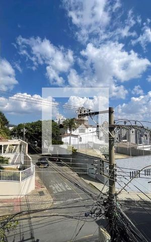 Casa à venda com 290m², 4 quartos e 3 vagas Casa à venda com 290m², 4 quartos e 3 vagasvista