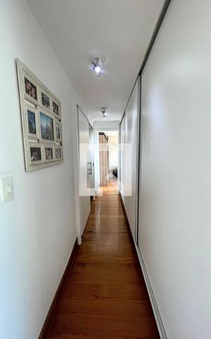 Casa à venda com 290m², 4 quartos e 3 vagas Casa à venda com 290m², 4 quartos e 3 vagascorredor