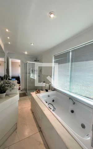 Casa à venda com 290m², 4 quartos e 3 vagas Casa à venda com 290m², 4 quartos e 3 vagasbanheiro 2