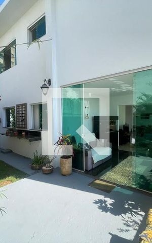 Casa à venda com 290m², 4 quartos e 3 vagas Casa à venda com 290m², 4 quartos e 3 vagasquintal