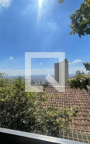 Casa à venda com 290m², 4 quartos e 3 vagas Casa à venda com 290m², 4 quartos e 3 vagasvista