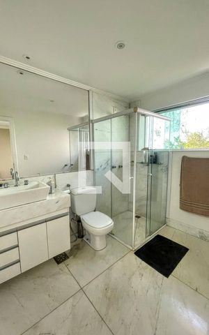 Casa à venda com 290m², 4 quartos e 3 vagas Casa à venda com 290m², 4 quartos e 3 vagasbanheiro 1