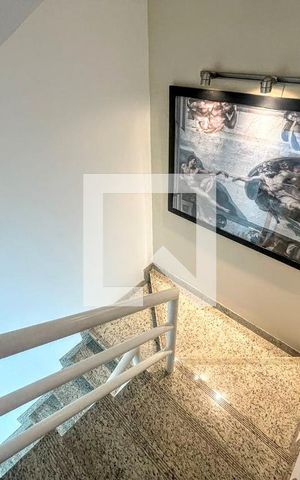 Casa à venda com 290m², 4 quartos e 3 vagas Casa à venda com 290m², 4 quartos e 3 vagasescada