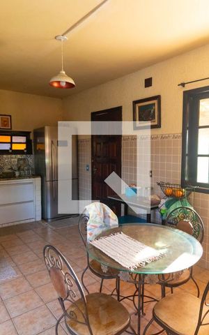 Casa à venda com 300m², 3 quartos e 3 vagas Casa à venda com 300m², 3 quartos e 3 vagasCozinha