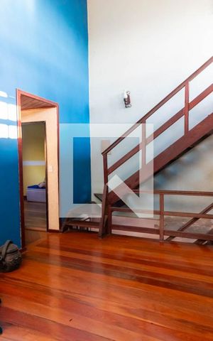 Casa à venda com 300m², 3 quartos e 3 vagas Casa à venda com 300m², 3 quartos e 3 vagasSala íntima