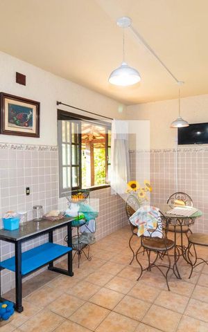 Casa à venda com 300m², 3 quartos e 3 vagas Casa à venda com 300m², 3 quartos e 3 vagasCozinha