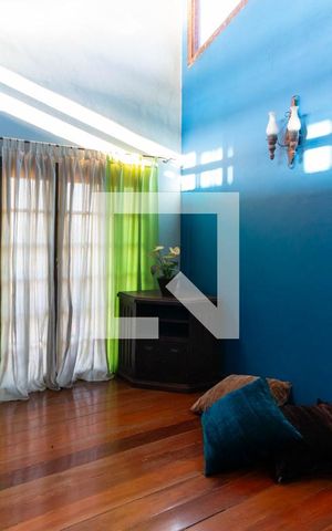 Casa à venda com 300m², 3 quartos e 3 vagas Casa à venda com 300m², 3 quartos e 3 vagasSala íntima