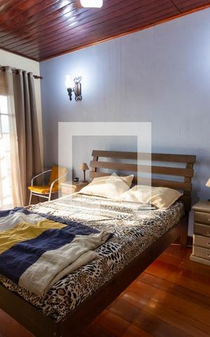 Casa à venda com 300m², 3 quartos e 3 vagas Casa à venda com 300m², 3 quartos e 3 vagasSuíte
