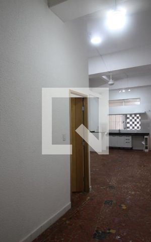 Casa à venda com 94m², 2 quartos e 2 vagasCorredor