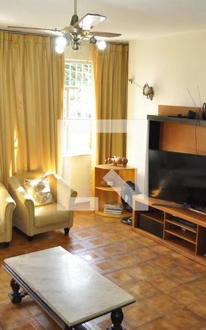 Casa à venda com 280m², 6 quartos e 4 vagasSala