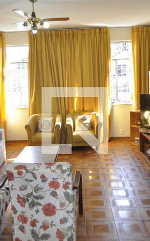 Casa à venda com 280m², 6 quartos e 4 vagasSala