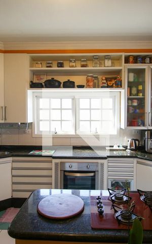 Casa para alugar com 250m², 4 quartos e 1 vaga Casa para alugar com 250m², 4 quartos e 1 vagaCozinha