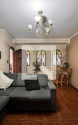 Casa à venda com 175m², 3 quartos e 2 vagas Casa à venda com 175m², 3 quartos e 2 vagasSala