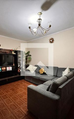 Casa à venda com 175m², 3 quartos e 2 vagas Casa à venda com 175m², 3 quartos e 2 vagasSala