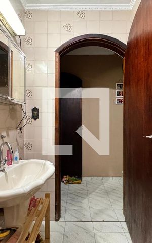Casa à venda com 175m², 3 quartos e 2 vagas Casa à venda com 175m², 3 quartos e 2 vagasBanheiro
