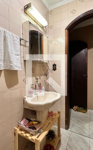 Casa à venda com 175m², 3 quartos e 2 vagas Casa à venda com 175m², 3 quartos e 2 vagasBanheiro