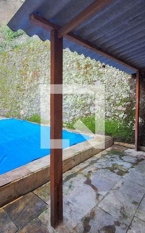 Casa à venda com 150m², 3 quartos e 1 vaga Casa à venda com 150m², 3 quartos e 1 vagaPiscina