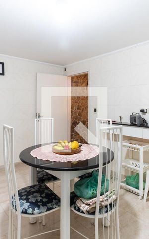 Casa à venda com 150m², 3 quartos e 2 vagas Casa à venda com 150m², 3 quartos e 2 vagasCozinha