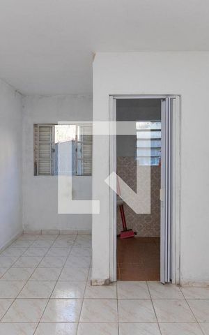 Casa para alugar com 30m², 1 quarto e sem vaga Casa para alugar com 30m², 1 quarto e sem vagaQuarto