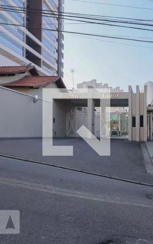 Casa de condomínio à venda com 500m², 6 quartos e 3 vagasPortaria