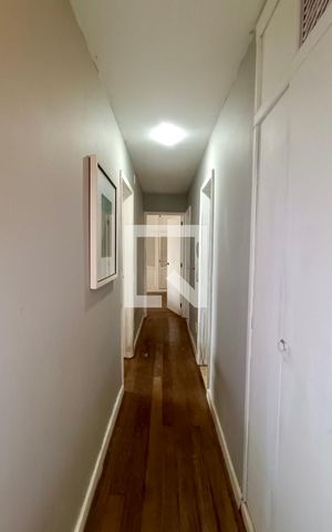 Apartamento à venda com 225m², 4 quartos e 1 vaga Apartamento à venda com 225m², 4 quartos e 1 vagaCorredor em