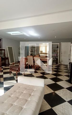 Apartamento à venda com 225m², 4 quartos e 1 vaga Apartamento à venda com 225m², 4 quartos e 1 vagaSala