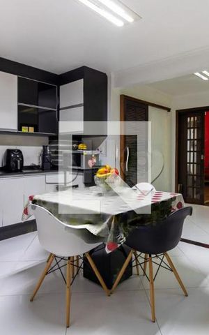 Casa à venda com 230m², 3 quartos e 2 vagas