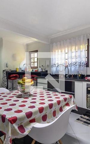 Casa à venda com 230m², 3 quartos e 2 vagas