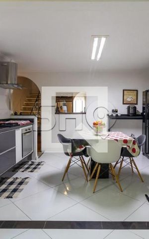 Casa à venda com 230m², 3 quartos e 2 vagas