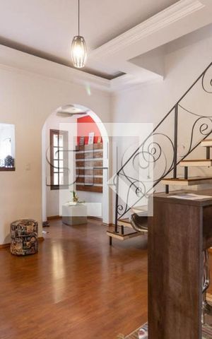 Casa à venda com 230m², 3 quartos e 2 vagas