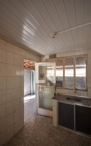 Casa para alugar com 50m², 2 quartos e 1 vaga Casa para alugar com 50m², 2 quartos e 1 vagaBanheiro